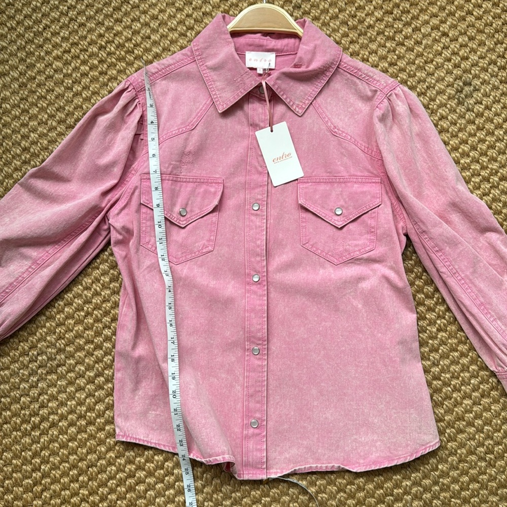 NWT entro pink distressed denim western style shirt with pearl snap buttons - s - Picture 5 of 7